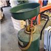 Image 3 : AUTOMOTIVE FLUID MAINTENANCE TANK WITH FUNNEL AND HOSE