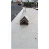 Image 2 : 5PC OF ALUMINUM CORNERS