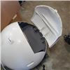 Image 4 : SMART CAT LITTER BOX, POWERS ON, CONNECTS TO TUYA SMART APP