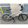 Image 1 : WHITE FREE AGENT BIKE