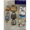 Image 2 : 8 SMALL LOCKS SOME WITH KEYS