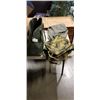 Image 1 : GREEN HANDBAG AND CAMO DUFFLE BAG