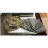 Image 2 : GREEN HANDBAG AND CAMO DUFFLE BAG