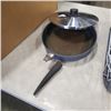 Image 4 : KITCHENAID DISH RACK AND 2 WOLL REMOVABLE HANDLE FRY PAN/SAUCEPANS.