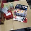 Image 1 : 2 HERMETIC JARS, 2 POULTRY SCISSORS, 2 MEASURING CUPS, 2 SANDWICH CONTAINERS, 2 PAIRS OF RAMEKINS AN