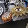 Image 2 : 2 ANTIQUE SUNBURST MIRRORS AND MANTLE CLOCK WITH SUGAR BOWL AND 2 HUMMINGBIRD COLLECTOR PLATES