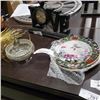 Image 4 : 2 ANTIQUE SUNBURST MIRRORS AND MANTLE CLOCK WITH SUGAR BOWL AND 2 HUMMINGBIRD COLLECTOR PLATES
