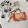 Image 2 : LOT OF VINTAGE HAIR TRIMMERS, CLIPPERS AND MORE