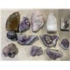 Image 2 : TRAY OF ASSORTED GEODES AND PRECIOUS STONES