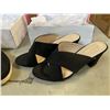 Image 3 : 2 PAIRS OF WOMENS SHOES, SIZE 8.5