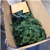 Image 2 : PRE-LIT CHRISTMAS TREE