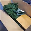 Image 3 : PRE-LIT CHRISTMAS TREE