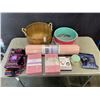 Image 1 : PINK YOGA BASKET WITH TPE YOGA MAT, TPE/PC YOYA WHEEL, 2 POE YOUGA BLOCKS, BAG, THERAPY BALL, STRAP 