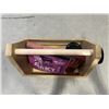 Image 1 : MUSKOKA WOODWORKING PINE BEER CADDY WITH CANADIAN SELECTS SMOKED WILD & CANDIED SOCKEYE SALMON (4OZ 