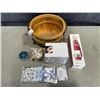 Image 1 : LADYBUG TEA BASKET - TEAVOLO TRAVEL MUG, 20OZ LADYBUG MUG, 3 TEA POST CARDS, 2OZ TEA & HONEY SET, TE