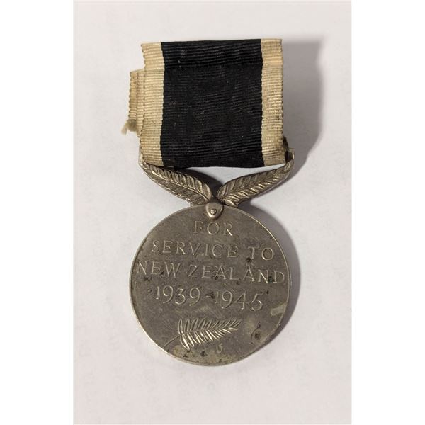 SILVER SERVICE BADGE 1939-1945 NEW ZEALAND