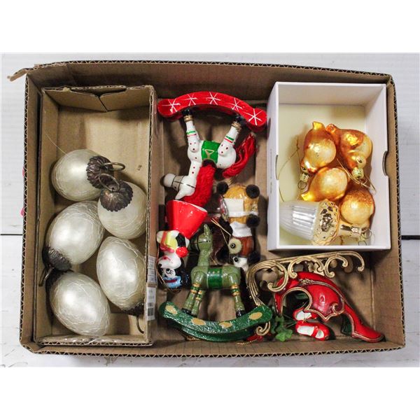 VINTAGE ORNAMENTS INCLD DISNEY - ESTATE