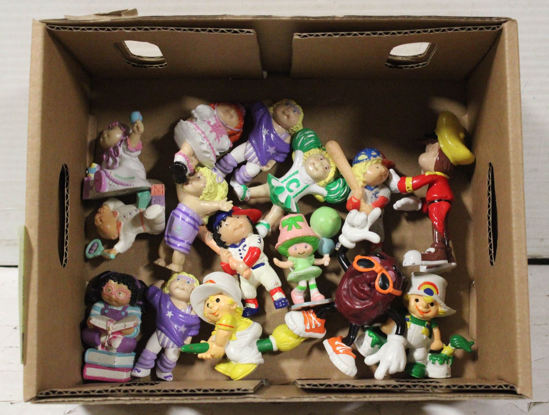 1984 VINTAGE CABBAGE PATCH & STRAWBERRY SHORTCAKE