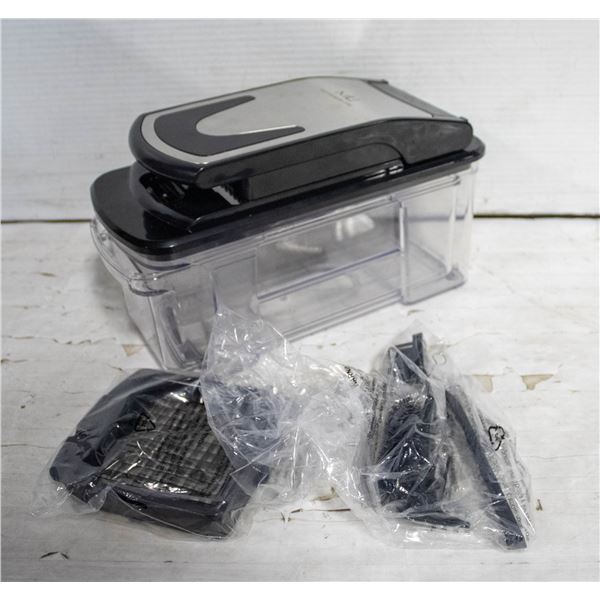 MIU VEGETABLE CHOPPER W/ 2 INTERCHANGEABLE