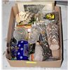 Image 1 : TRAY OF ASSORTED COLLECTIBLES