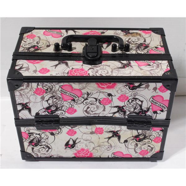 HARD CANDY MAKEUP CASE