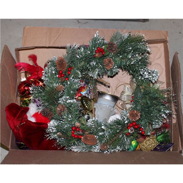 LOT OF XMAS ORNAMENTS/STOCKINGS/WREATH