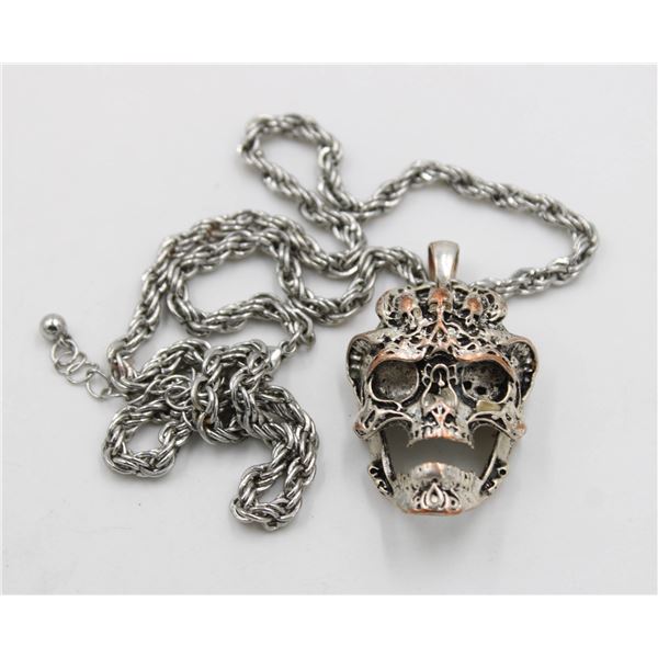 ORNATE 3D SKULL ON SILVER TONE CHAIN