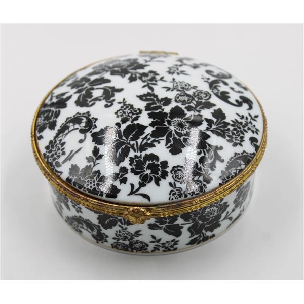 SORELLE FINE PORCELAIN ROUND HINGED TRINKET BOX