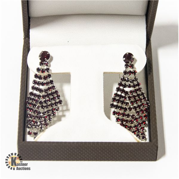 PAIR OF STUDDED FASHION HANGING EARRINGS