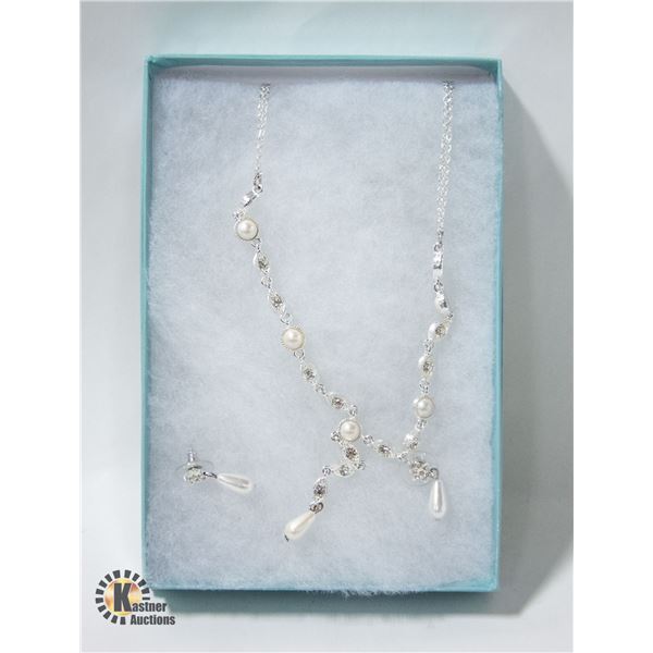 SET OF NECKLACE & EARRINGS, RHINESTONE &