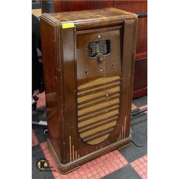 ANTIQUE VIKING FLOOR MODEL RADIO