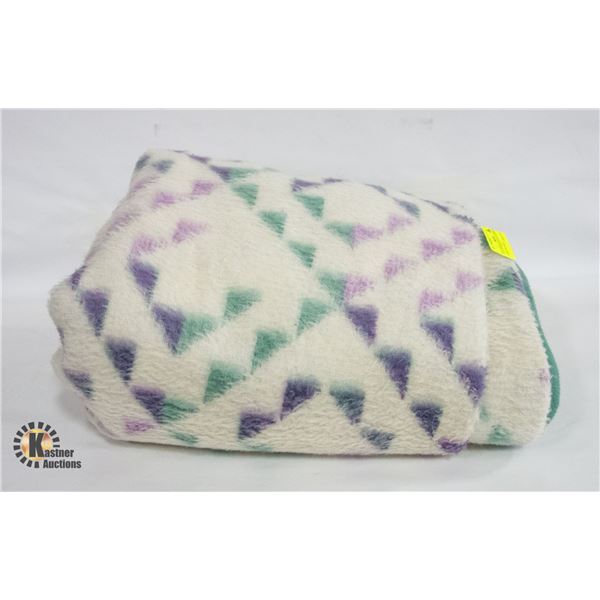 ESTATE BIEDELACK NAVAJO PRINT FLEECE BLANKET