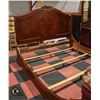 Image 1 : SOLID WOOD KING SIZE BEDFRAME