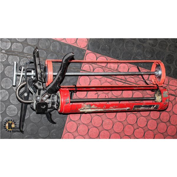 CAULKING GUNS FOR LARGE TUBES