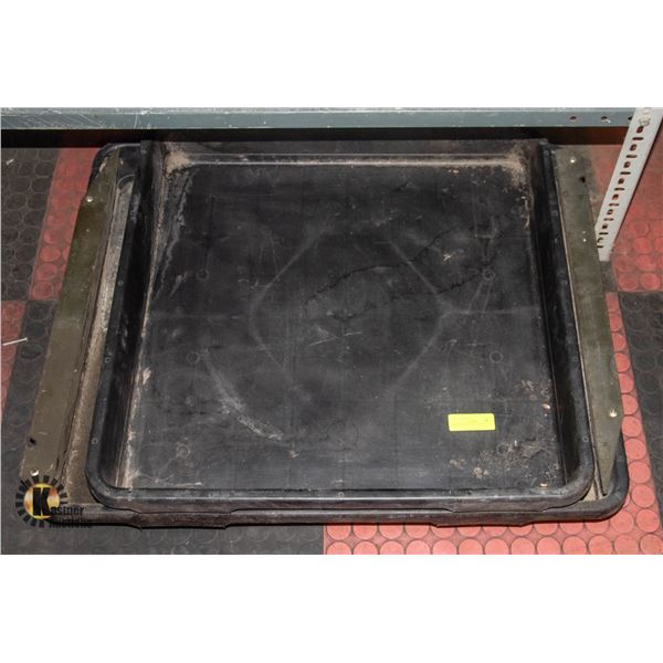SPILL CONTAINMENT TRAYS