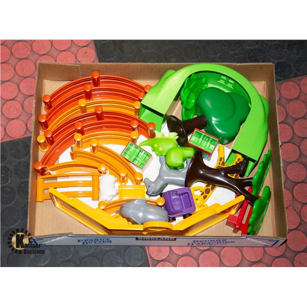 TRAY OF PLAYMOBIL