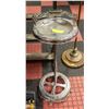 Image 1 : VINTAGE STANDING ASHTRAY & LAMP