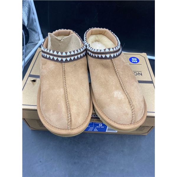 Kirkland Unisex Shearling SLippers - Size Men's 8/ Women's 9
