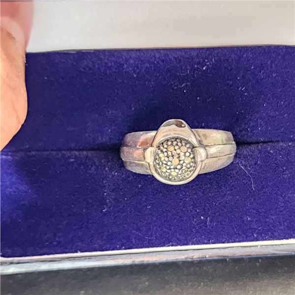 Silver Marcasite Ring (~Size 7.5)(Ring is resizable for $40) (~weight 7.1g), Suggested Retail Value 