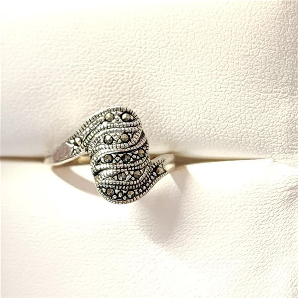 Silver Marcasite Ring (~Size 8)(Ring is resizable for $40) (~length 0 inches) (~weight 3.34g), Sugge