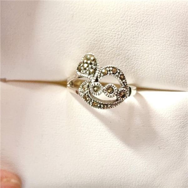 Silver Marcasite Ring (~Size 6)(Ring is resizable for $40) (~length 0 inches) (~weight 3.51g), Sugge