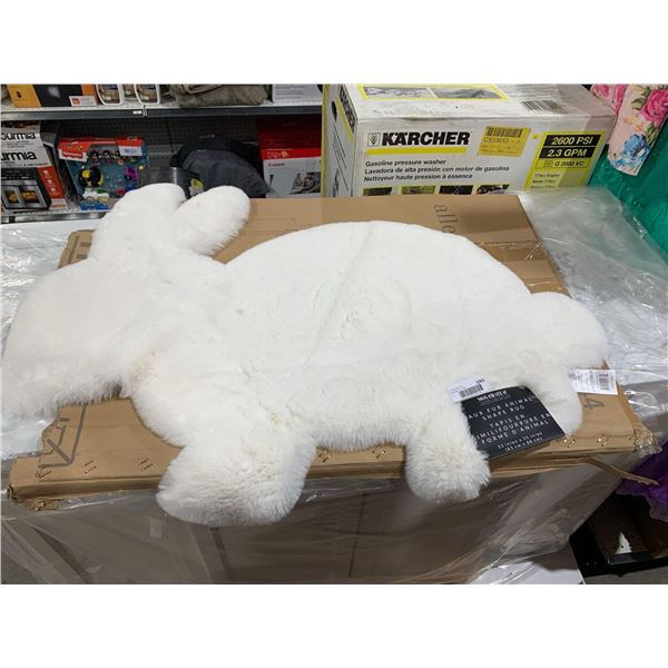 Mon Chateau Faux Fur Animal Shape Rug (33in x 35in)