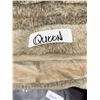 Image 3 : Queen Mon Cheateau Luxury Collection Throw