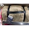 Image 1 : Mon Chateau Luxury Collection Fur Queen Blanket