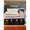 Image 1 : Brookstone Cozy Quilted Heated Mattress Pad-Queen