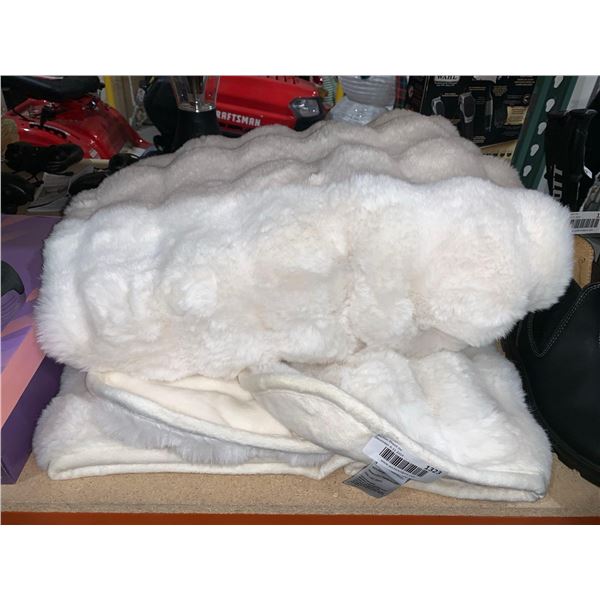 House & Home Luxe Faux Throw Blanket 60" x 70"  No Packaging