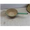 Image 8 : Vintage Enamelware - Mug, Bowl, Pot, Plus