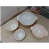 Image 6 : New Curtis Stone Trio Pan , 4 Pyrex Mixing Bowls, 3 Tier Dainty Tray 