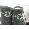 Image 9 : Lancome New Make Up Bag , Size 10 Womans Beaded Mukluks