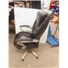 Image 2 : Executor Leather/Leather-Style Swivel Adjustable Office 